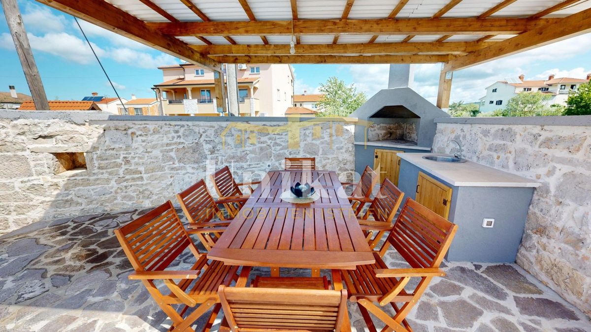 Prenovljena kamnita hiša blizu Poreča